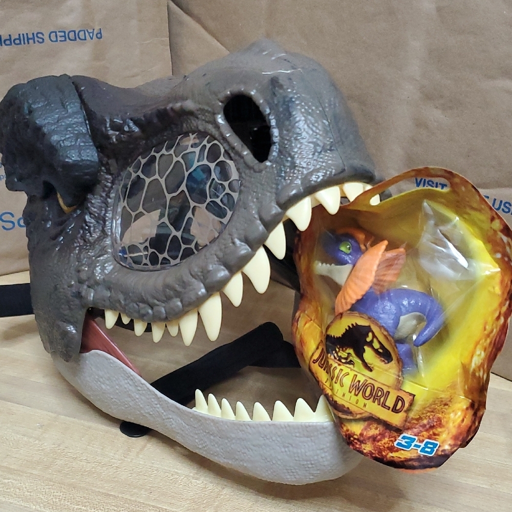 Mattel Dinosaur Mask with Yellow Eye - Picture 3 of 13